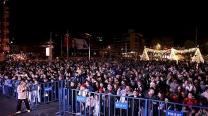 Antalyalılar yeni yıl coşkusunu Cumhuriyet Meydanı'nda yaşadı