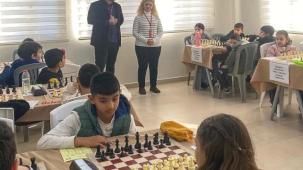 İzmir Bornova’da genç zihinler satrançla buluştu