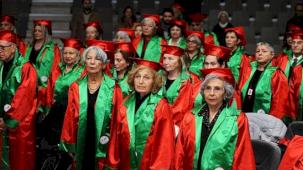 Karşıyaka'da 3. Yaş Üniversitesi'nde mezuniyet coşkusu!