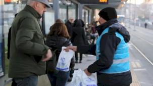 Kocaeli Belediyesi'nden 4 bin 600 kandil simidi dağıttı