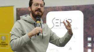 Sertaç Güngör Konya'da gençlerle buluştu