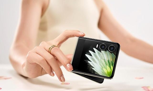 TECNO PHANTOM V Flip2 5G Türkiye'de satışa sunuldu