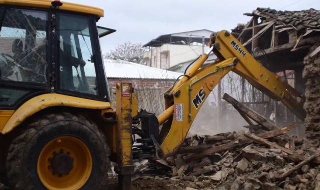 Bursa Yenişehir'de metruk binalar yıkılıyor