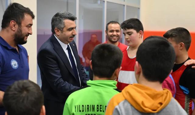 Bursa Yıldırım'da Başkan Yılmaz şampiyon güreşçilerle buluştu