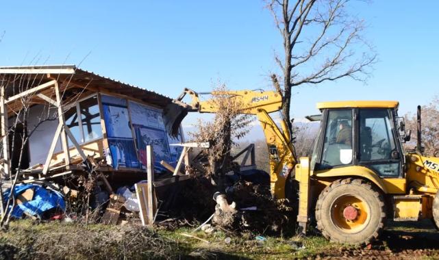 Bursa Yenişehir’de kaçak yapılar tek tek yıkılıyor