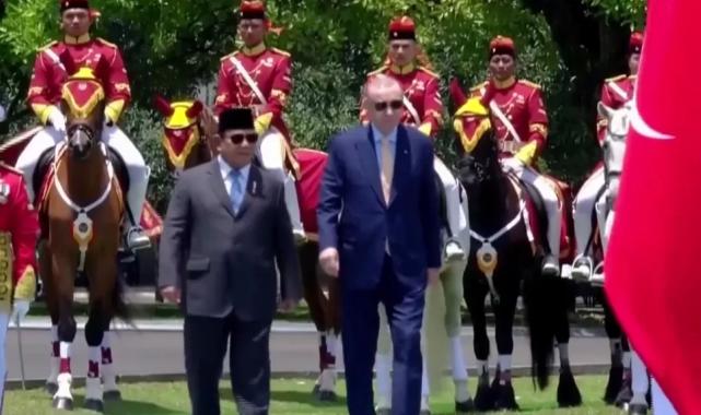 Cumhurbaşkanı Erdoğan Endonezya'da... Türkiye-Endenozya ilişkileri gelişiyor