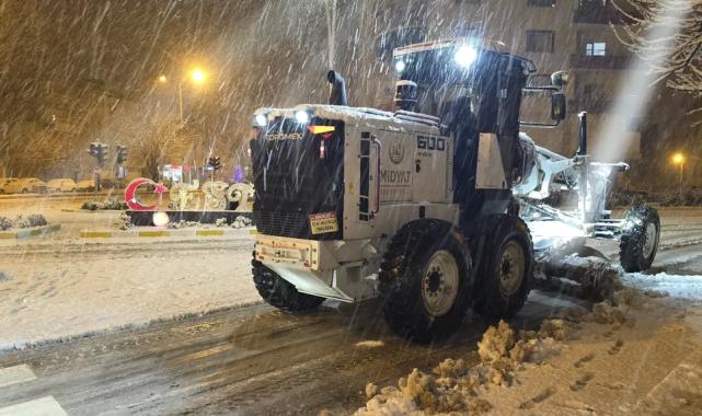 Mardin Midyat'ta karlar temizleniyor