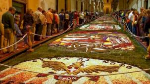 Antalya Çiçek Desenleri Günleri’nde gençler yarışıyor