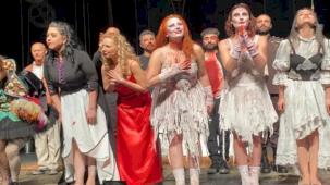 Bursa Devlet Tiyatrosu Othello ile Nazım Hikmet Kültürevinde sahne aldı