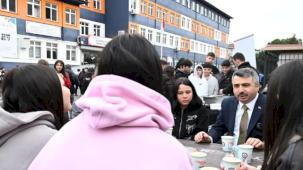 Bursa'da Başkan Yılmaz hafta mesaisine öğrencilerle başladı