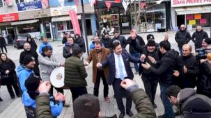 Ercan Özel işçinin yüzünü güldürdü