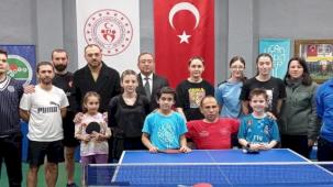 Sakaryalı tenisçilere kritik mücadele öncesi moral