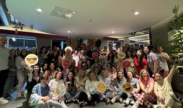 3 bin fazla kişi işe pijamayla gitti