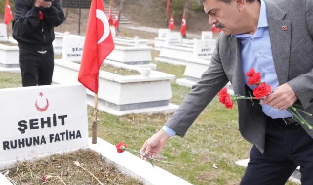 Bakan Tekin'den Erzurum Şehitliği'ne bayramlık ziyaret