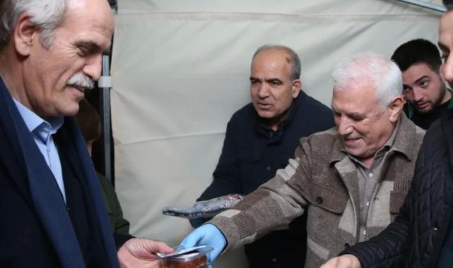 Bursa'da Başkan Bozbey'den Altepe'ye tatlı ikramı