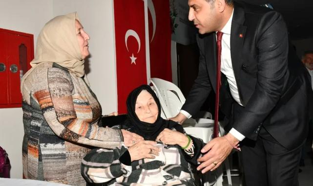 İzmir Çiğli'de Başkan Yıldız’a anlamlı hediye