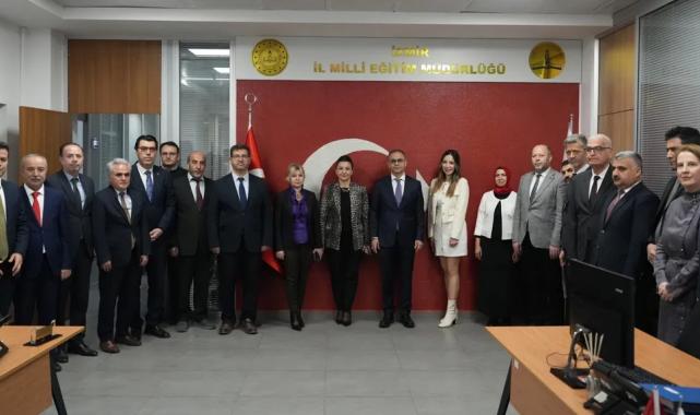 İzmir İl Millî Eğitim'de bayramlaşma coşkusu