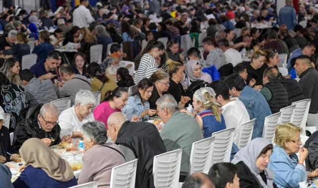 İzmir'de halk sofrası Gaziemir'de kuruldu
