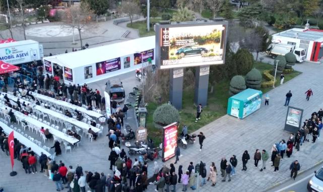 İzmit Belediyesi'nin Mobil Aşevi yüzlerce kişiyi ağırladı