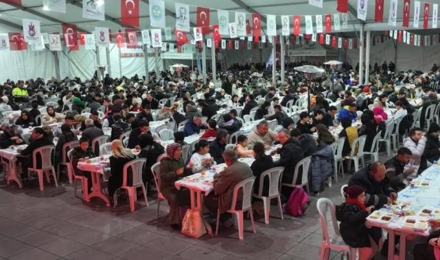 Manisa'da Ramazan bereketi: 4 bin kişiye iftar yemeği dağıtıldı