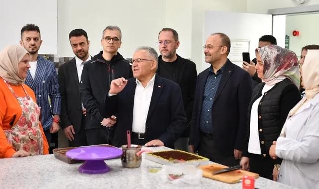 Memduh Büyükkkılıç KAYMEK kursiyerleriyle buluştu