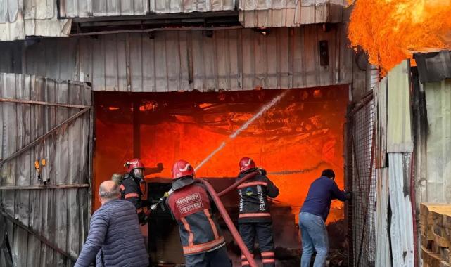 Sakarya'da Mobilyacılar Çarşısı'nda yangın