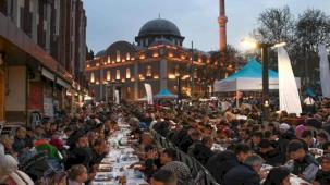 Balıkesir’in kalbinde 20 bin kişilik dev iftar