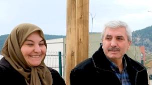 Depremzede aile bayramı yeni evlerinde karşıladı