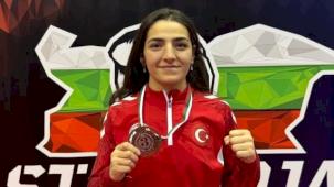 Ece Asude Bulgaristan’dan madalyayla döndü