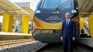 İlk milli banliyö tren seti raylarda