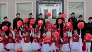 İzmir Gaziemirli öğrencilerden jandarmaya ziyaret