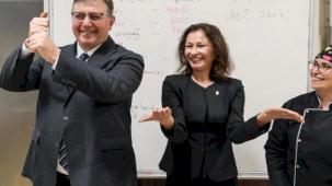 İzmir'de işaret dili tercümanları, hastane işlemlerinde de aktif olacak