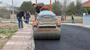 Manisa'da Turgut Özal Mahallesi’nin yollarını yeniliyor