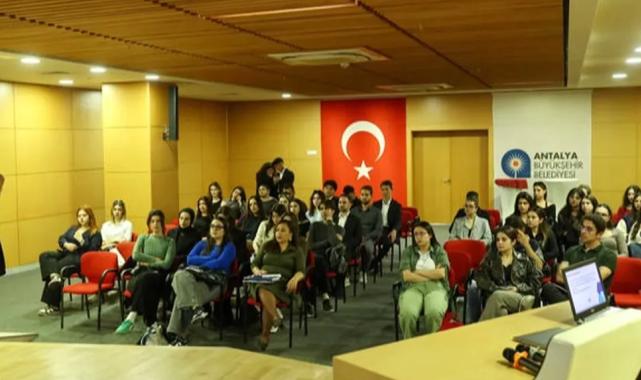 Antalya Büyükşehir’de gençlere AB fırsatları toplantısı