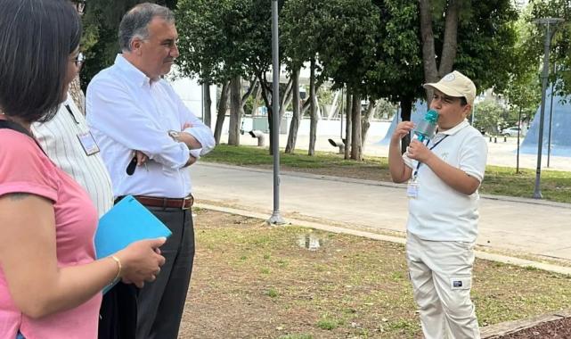 Antalya'da küçük rehberler şehri tanıtıyor