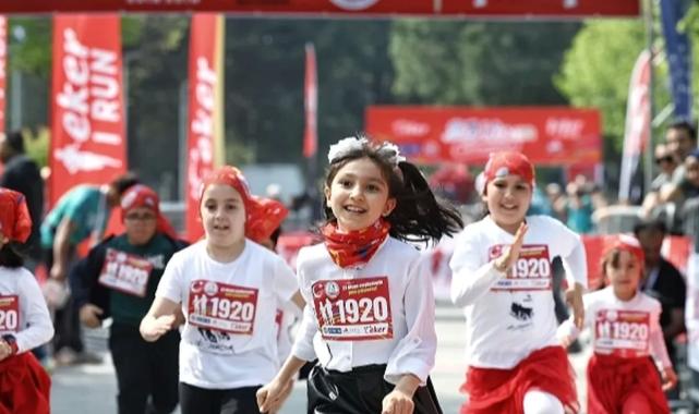 Binlerce çocuktan 23 Nisan'da neşeli adımlar
