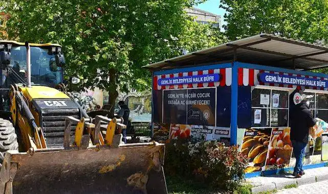Bursa Gemlik meydanda yaya kaldırımı genişliyor
