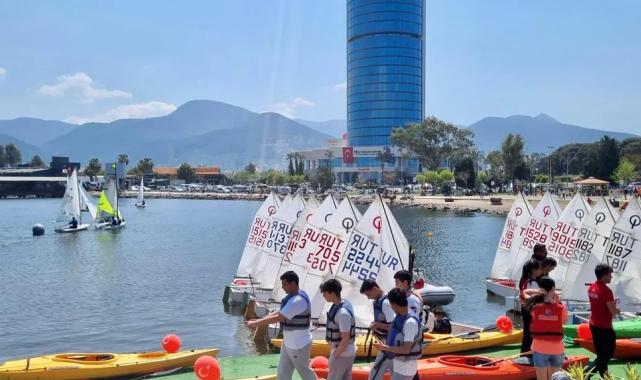 İzmirli çocuklar Su Sporları Şenliği’nde buluştu