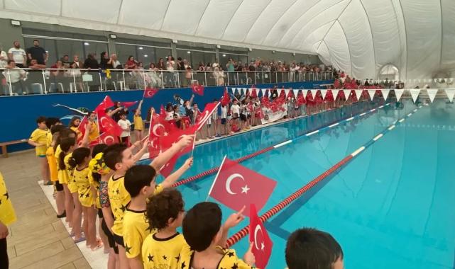 Kocaeli İzmit'te 23 Nisan’a özel yüzme yarışı