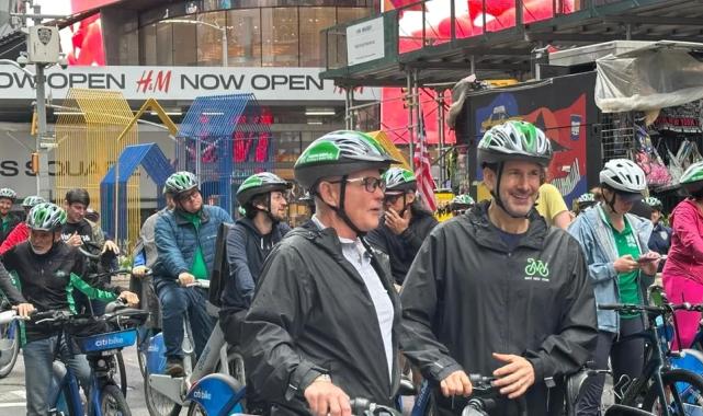 New York'ta Car Free Earth Day başladı! 54 sokak trafiğe kapatıldı!