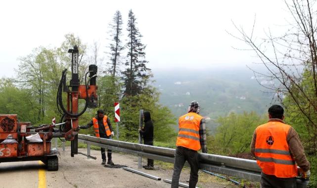 Sakarya Taşyatak’ta çelik bariyer montajı tamam