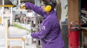 Atık deyip geçmeyin! Okullar masa sandalye oluyor