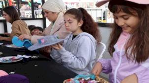 KO-MEK'te 23 Nisan coşkusu renkli şapkalara yansıdı