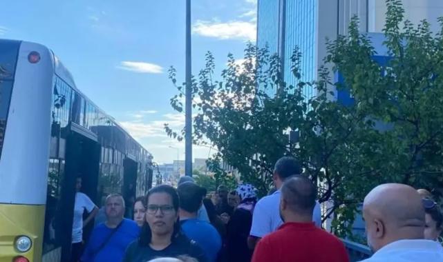 İstanbul'da özel halk otobüsleri kontak kapattı! Toplu ulaşım aksıyor!