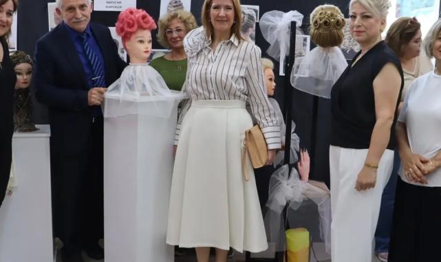 İZMEK’ten muhteşem defile ve yılsonu sergisi