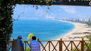 Antalya Konyaaltı Sahili yaza hazır!