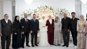 Bakan Göktaş, gence kız istedi!