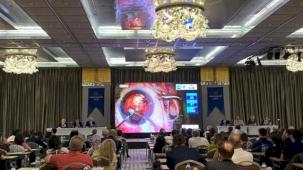 Bursa'da göz cerrahlarından canlı ameliyat