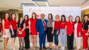 Kadınlar kalpleri için kırmızıya geçti