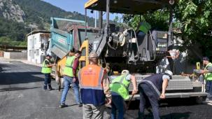 Manisa Büyükşehir'den mahallelerde asfalt atağı